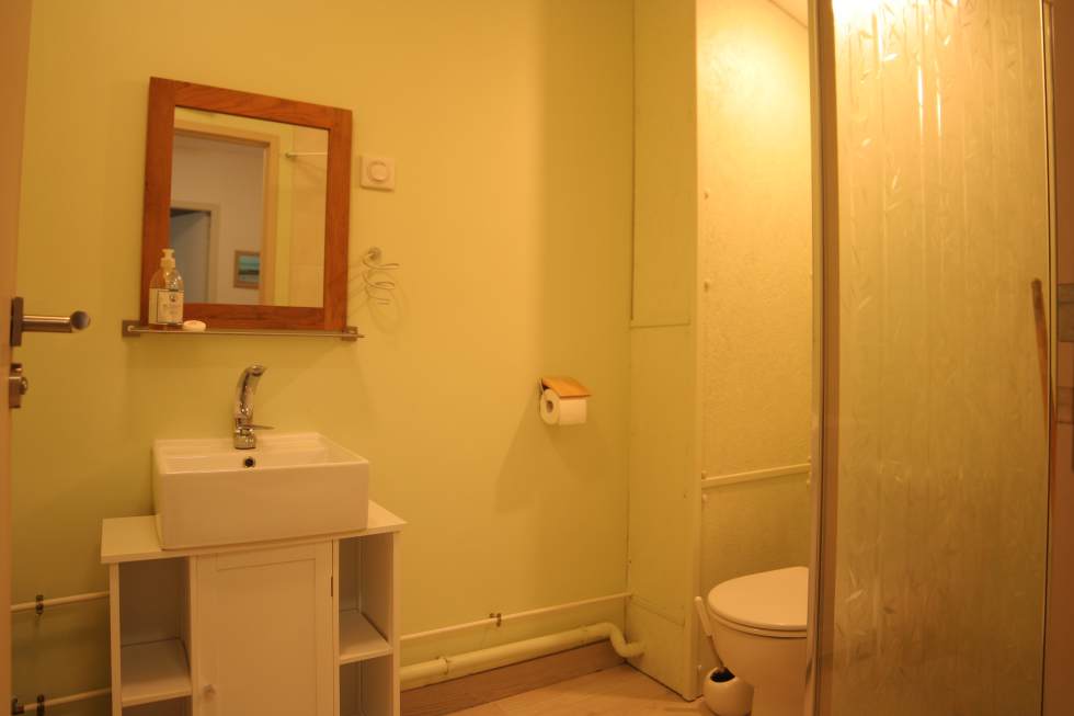 Nos salles d'eau sont trait&eacute;es hydrofuge aussi bien les plaques que les joints.