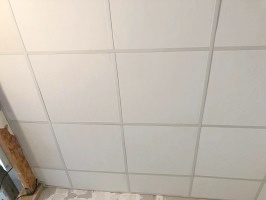 Plafonds en dalles type commerces